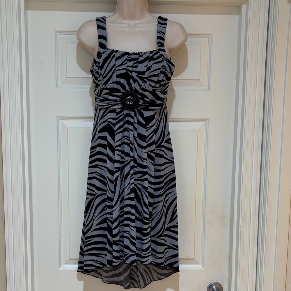 Like New En Focus Black and Gray Zebra Print Dress Size 6 P